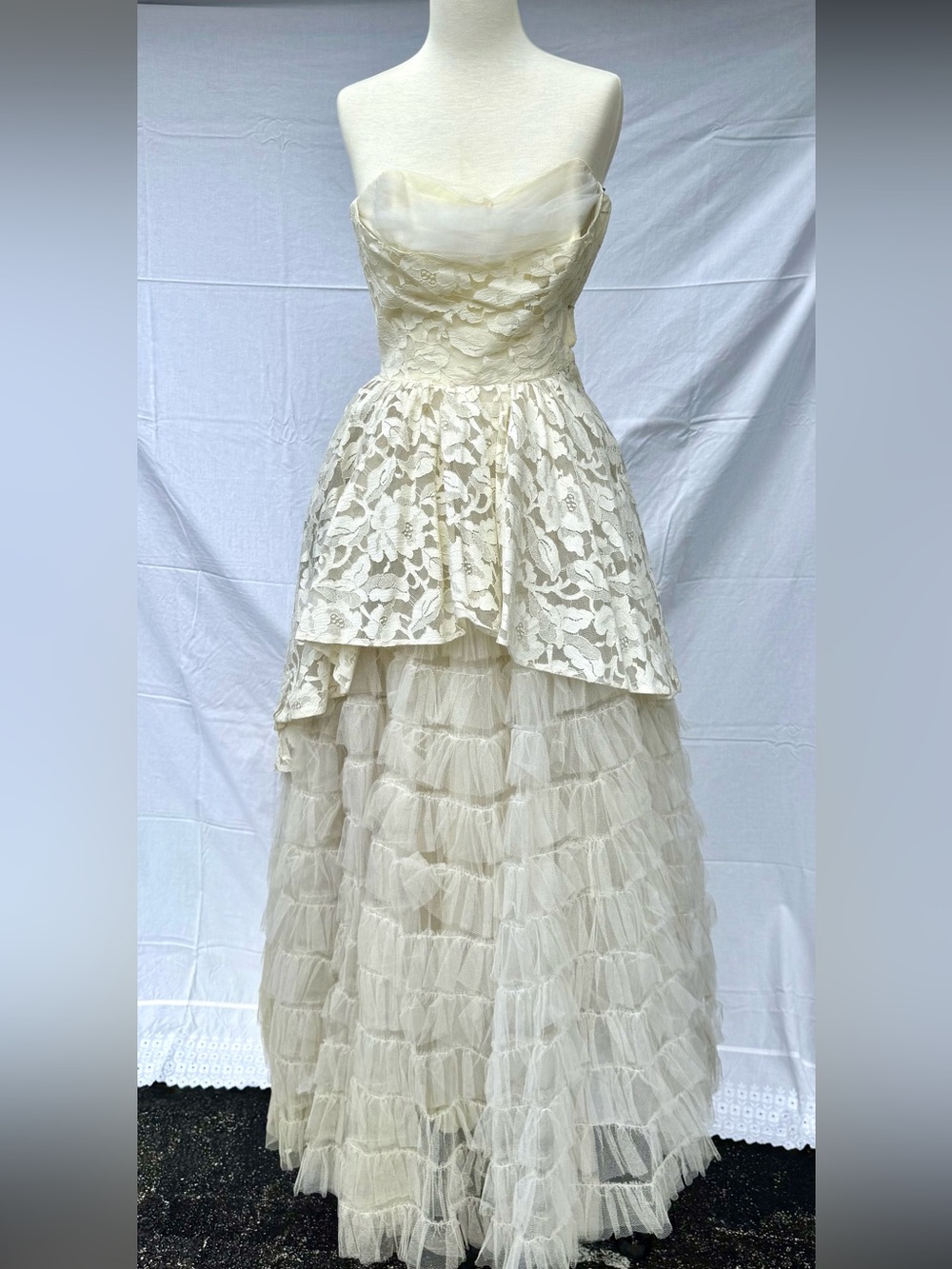 Vintage 1950s Shelf Bust Wedding Gown Ivory Lace Tiered Tulle Cupcake Dress